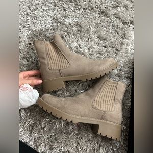 Chelsea boots
